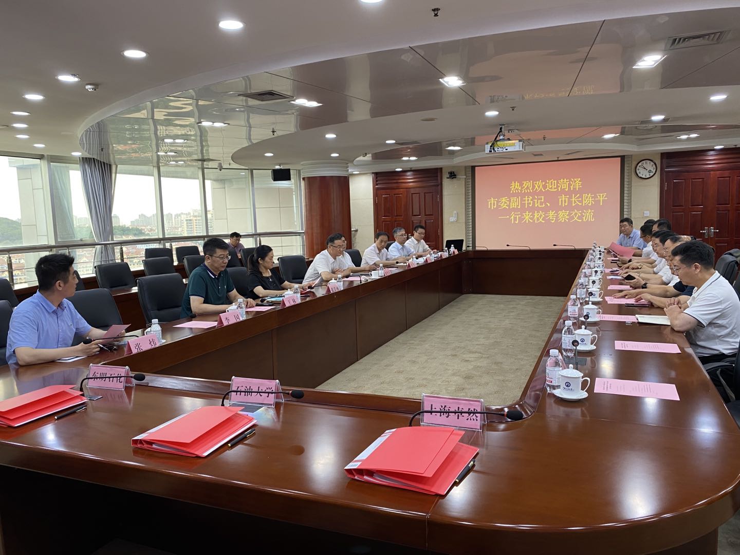 上海卓然、东明石化、中国石油大学三方签定《原油催化裂解造乙烯丙烯（UPC）技术工业试验与推广许可和谈》